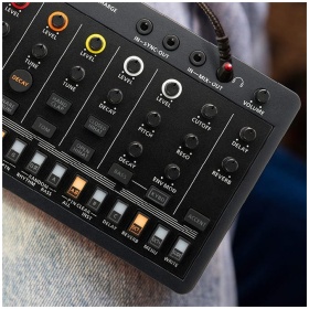 Caja De Ritmos Roland T8 AIRA Compact con Step Sequencer - Image 6