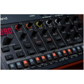 Caja De Ritmos Roland T8 AIRA Compact con Step Sequencer - Image 3