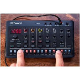 Caja De Ritmos Roland T8 AIRA Compact con Step Sequencer - Image 4
