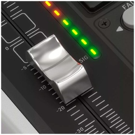 Behringer X Touch One Superficie Controlador DAW + Audio interface - Image 5