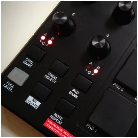 Controlador Akai MPD218 MIDI USB de 16 Pads - USADO - Image 10