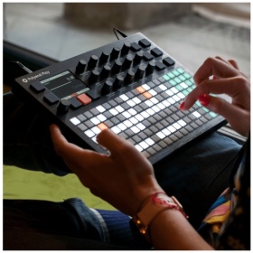 Groovebox Polyend Play Secuenciador Workstation - Image 5