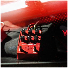 Pedal de Guitarra Universal Audio Anti 1992 High Gain Amp - Image 4