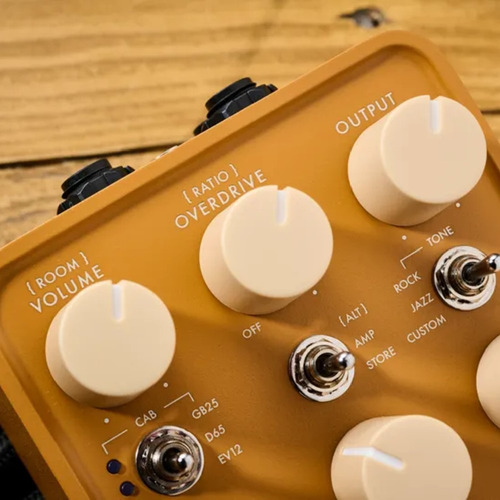 Pedal de Efecto Universal Audio Enigma 82 Preamp Overdrive - Image 4