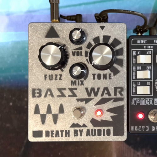 Pedal de Distorsión Death By Audio Bass War Fuzz - Image 3